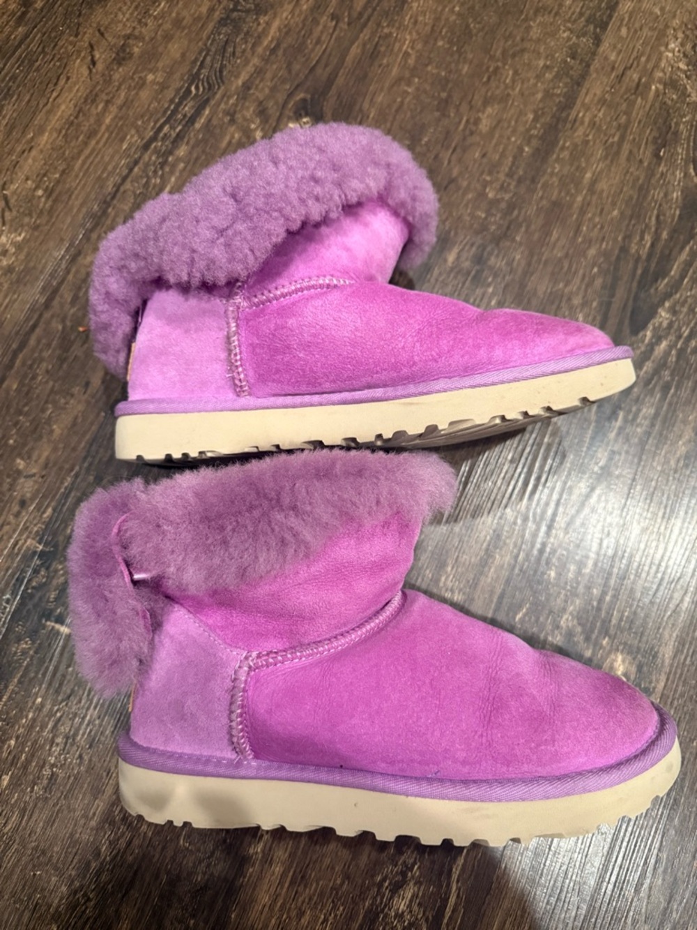 Plush purple Shearling-Lined Women's Ugg ankle boots, size 6. - Picture 4 of 8